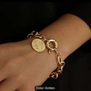 🪙🪙NEW🪙🪙 BEAUTIFUL!! Vintage Portrait Coin Pendant Bracelet with GOLD Plating